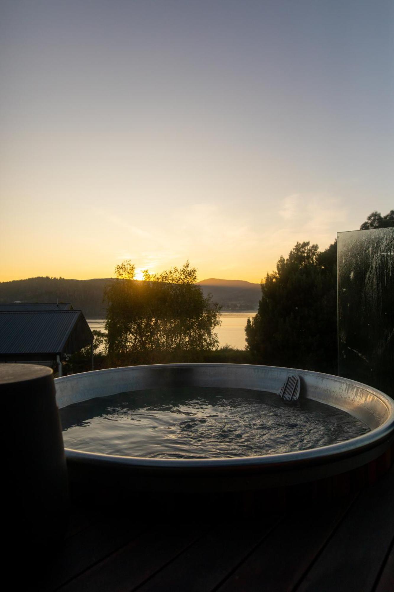 Woodland Bay Retreat-Hot Tub,Sauna And Bayview Hamptons Retreat Lymington Eksteriør billede
